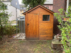 Garten: Haus Unterstand (vorher)